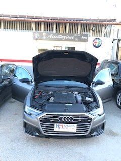 auto controllata pronta per tornare su strada