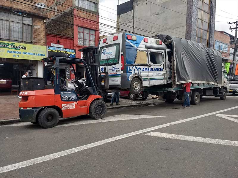 ServiMontacarga 7 de Agosto grúa con carga