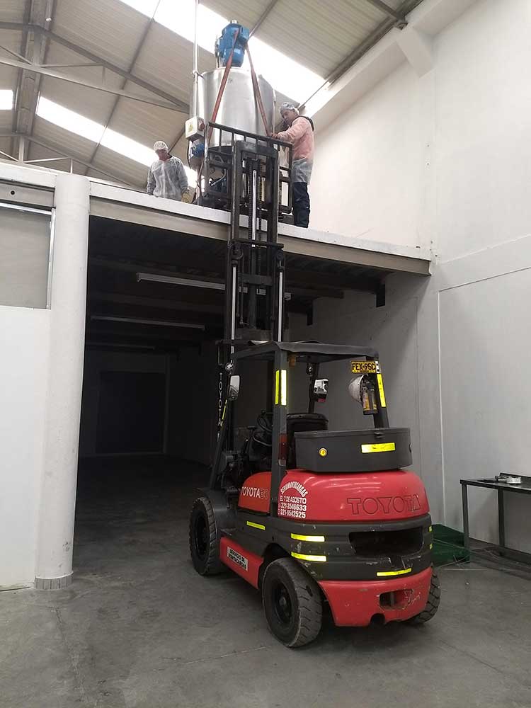 ServiMontacarga 7 de Agosto grúa