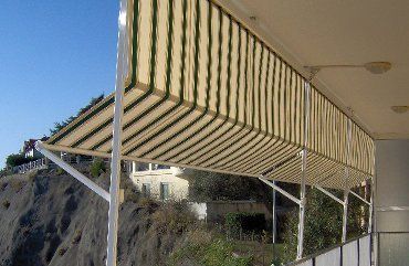 Tenda a caduta a righe