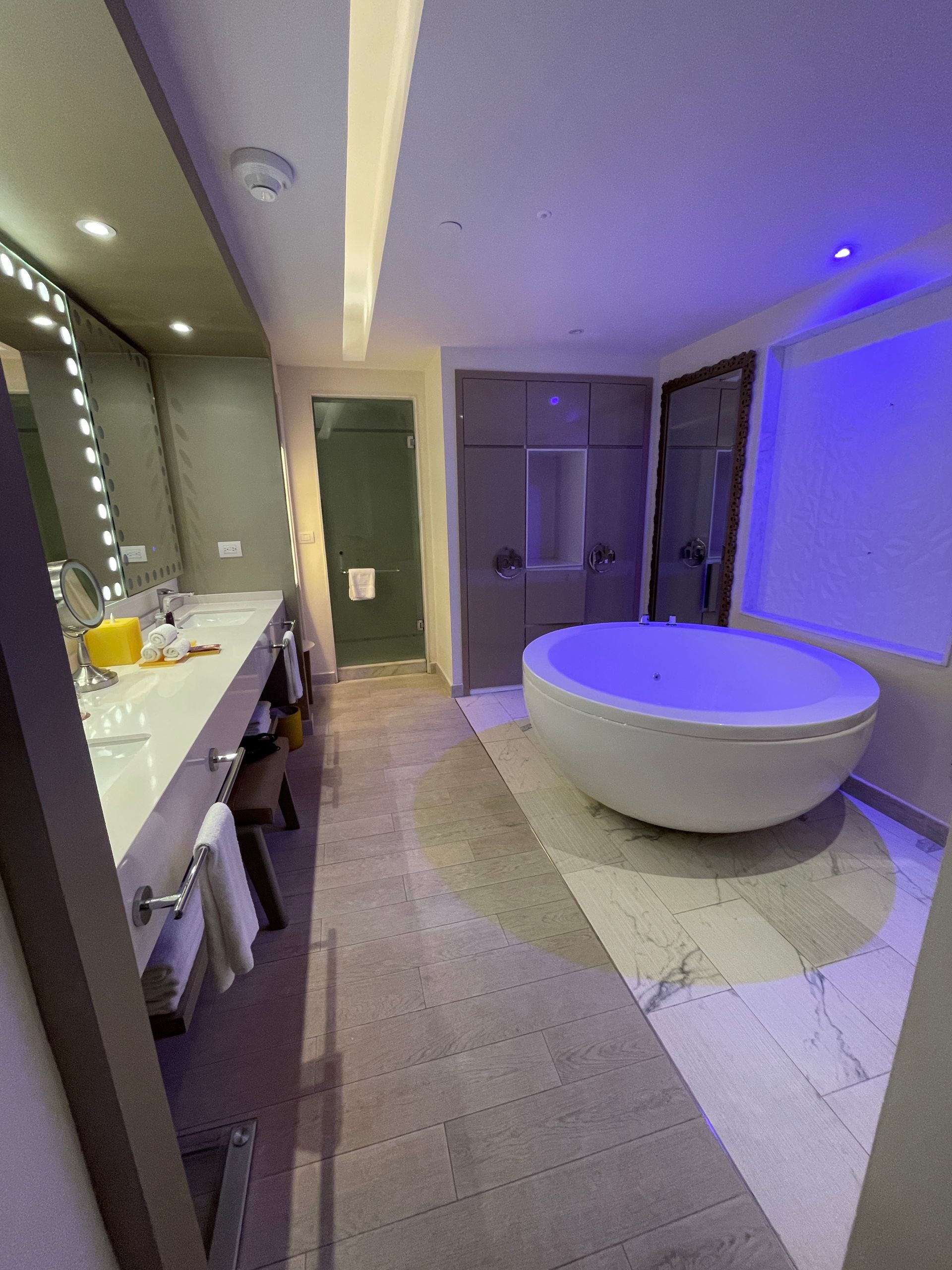 A bathroom with a large tub and two sinks.
