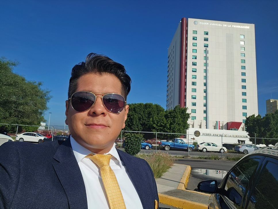 ASESORÍA Y REPRESENTACIÓN LEGAL VVV