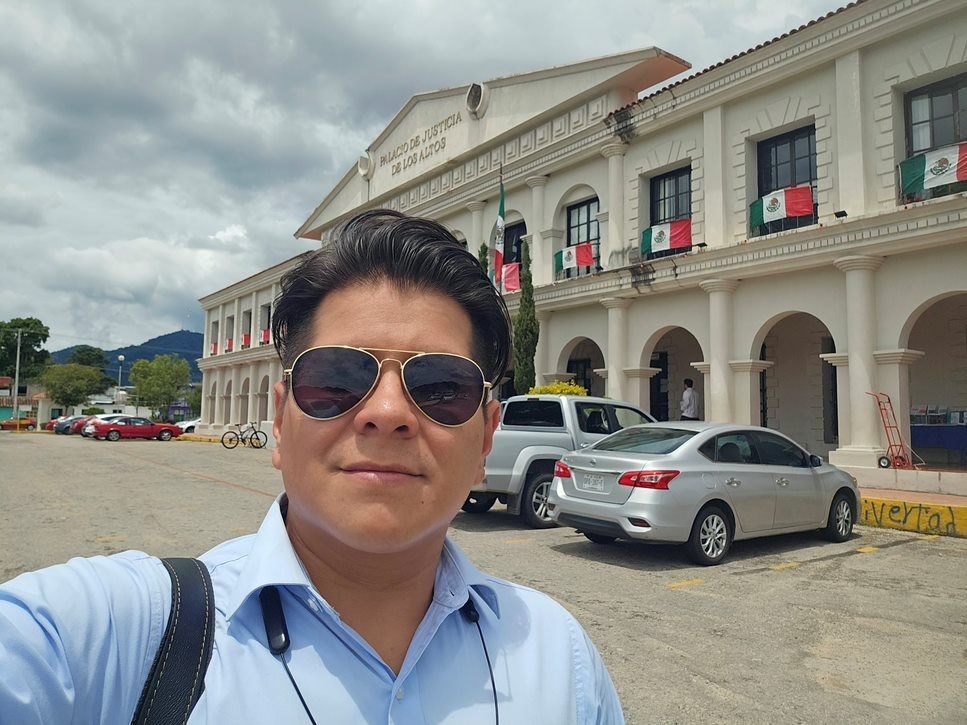 ASESORÍA Y REPRESENTACIÓN LEGAL VVV