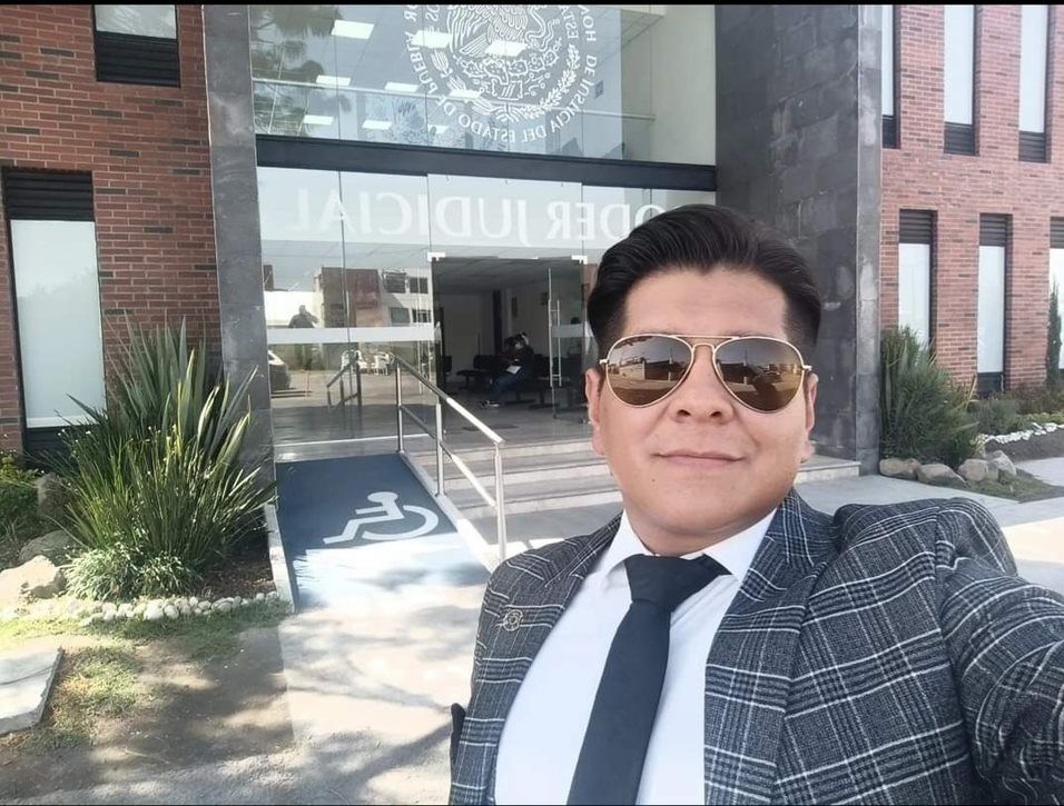 ASESORÍA Y REPRESENTACIÓN LEGAL VVV