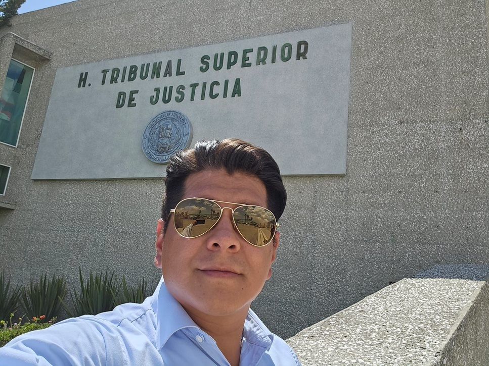 ASESORÍA Y REPRESENTACIÓN LEGAL VVV