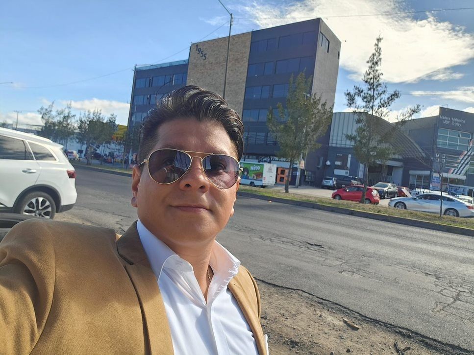 ASESORÍA Y REPRESENTACIÓN LEGAL VVV