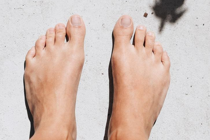 feet in sand