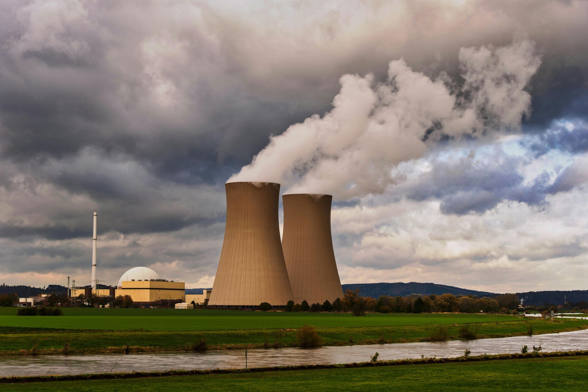 How Do Cooling Towers Work? The Complete Guide to Evaporative Cooling