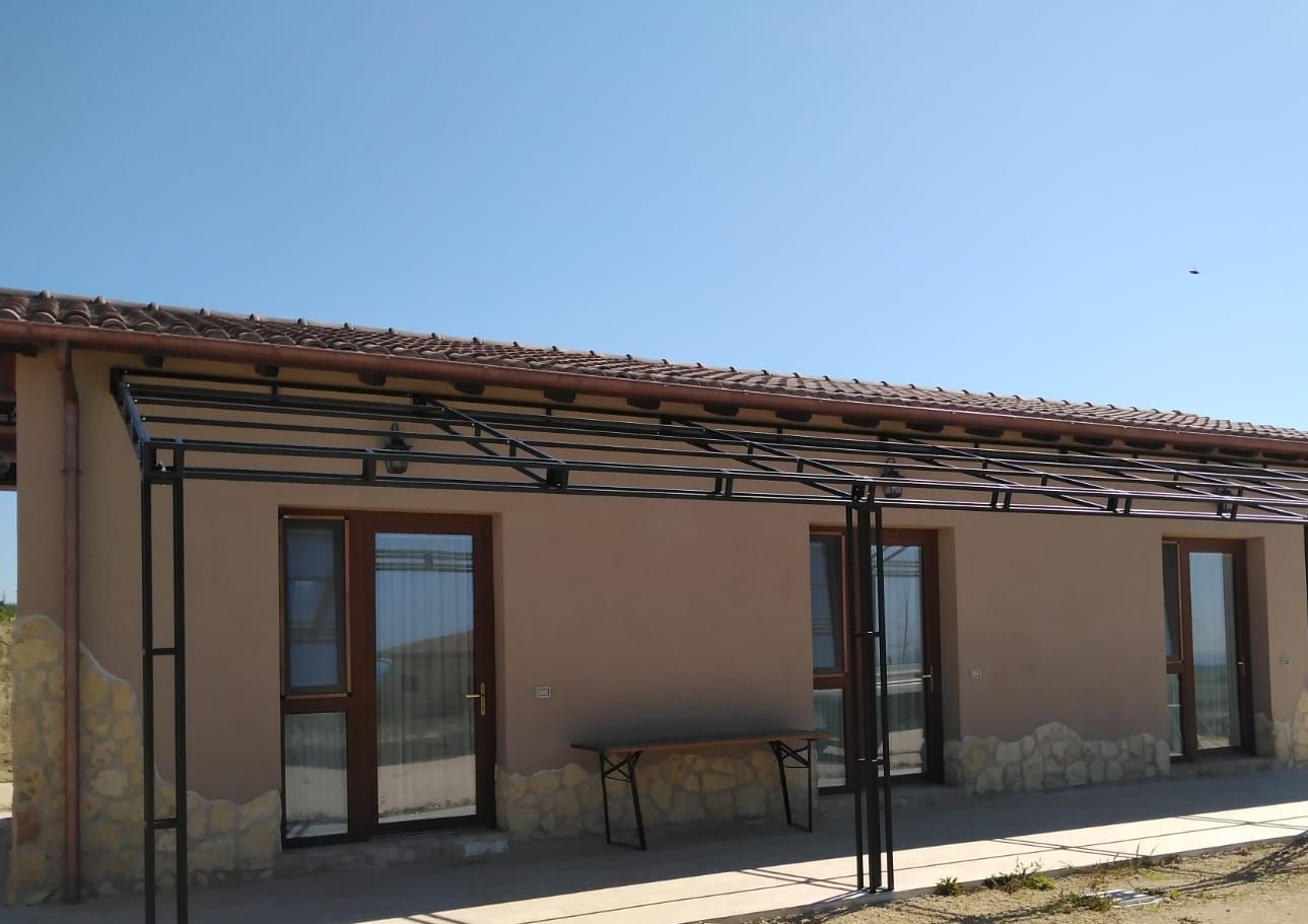 Tettoie in ferro a Tarquinia