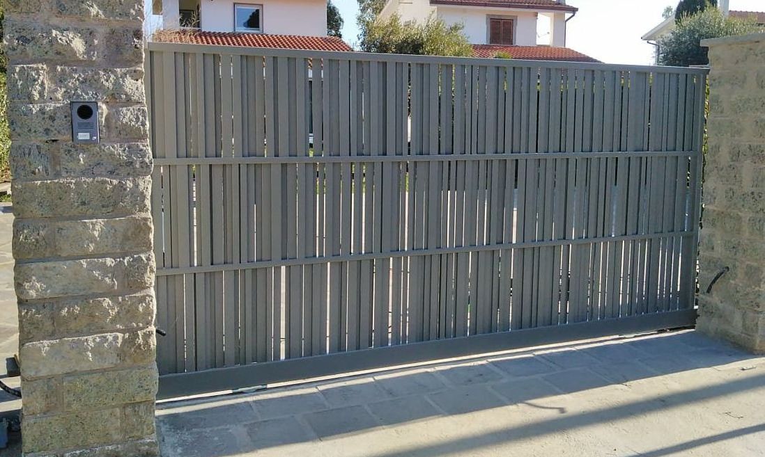 cancelli in ferro a Tarquinia