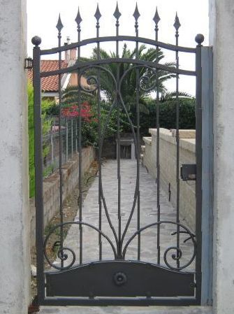 cancelli in ferro a Tarquinia