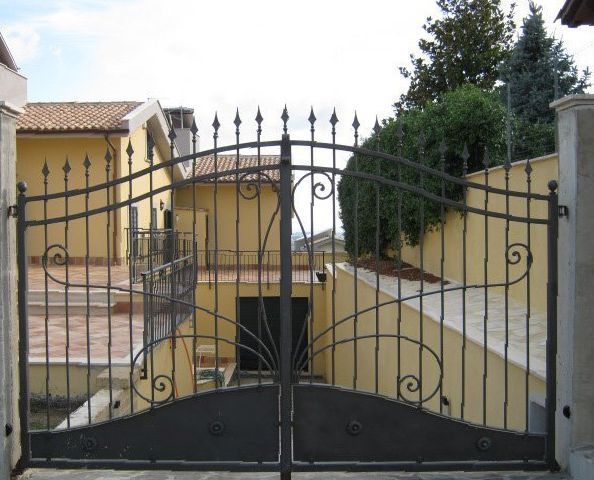 cancelli in ferro a Tarquinia