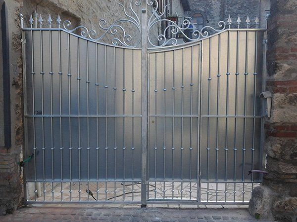 cancelli in ferro a Tarquinia