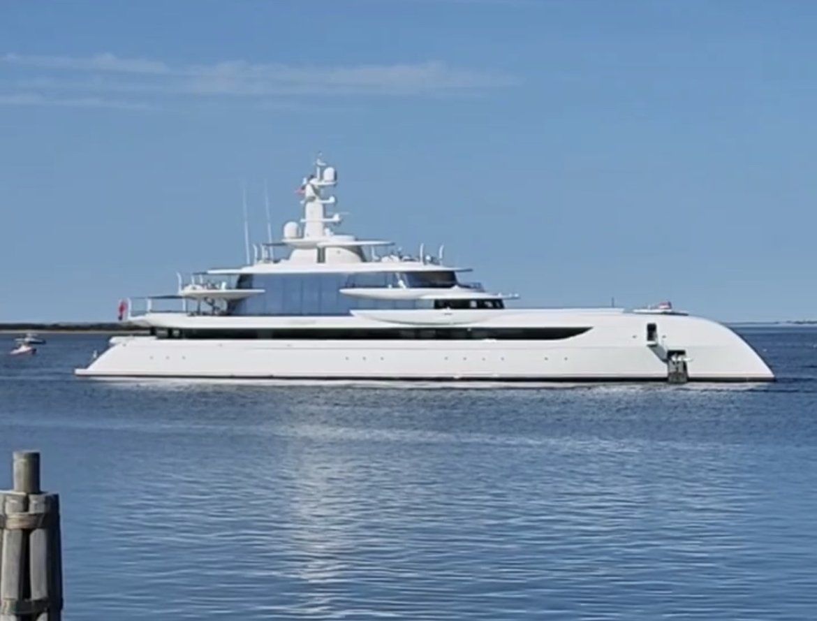 how big is herb chambers yacht
