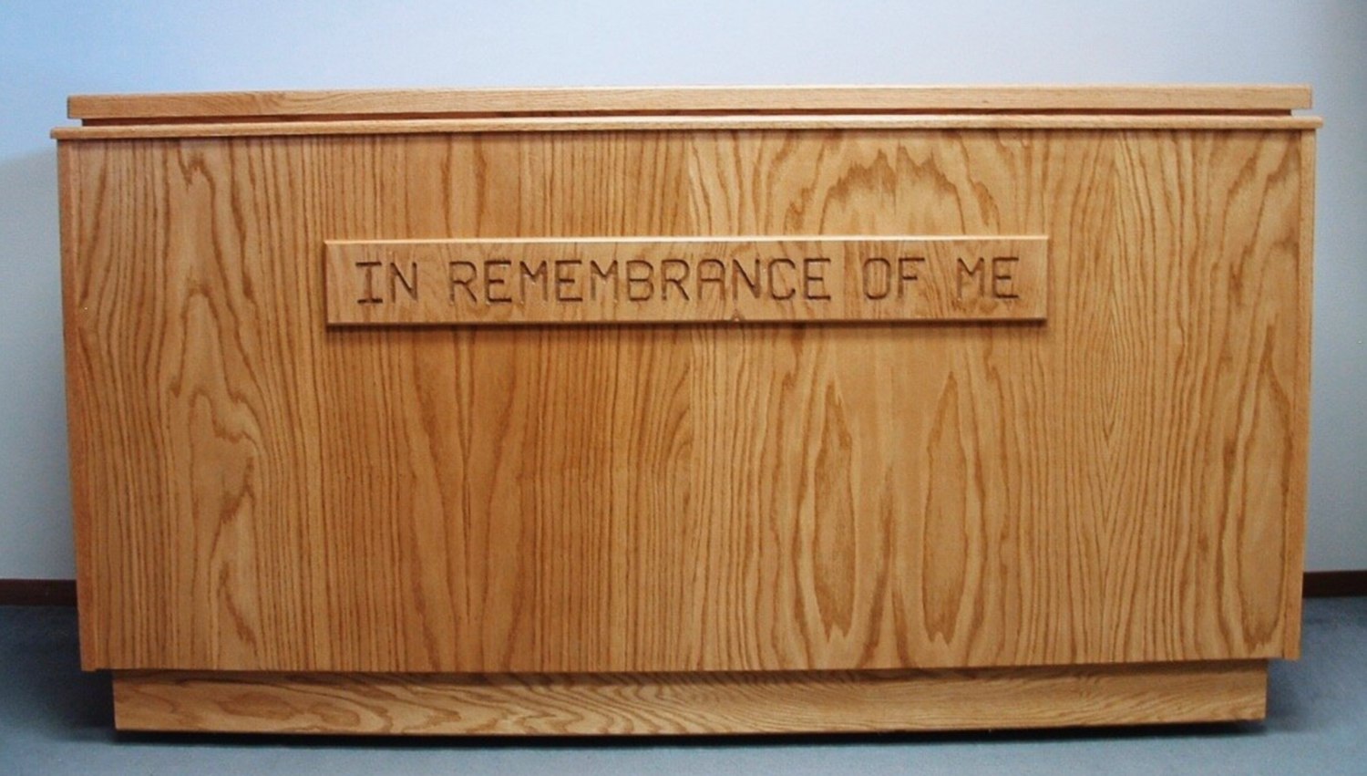A wooden box that says in remembrance of me