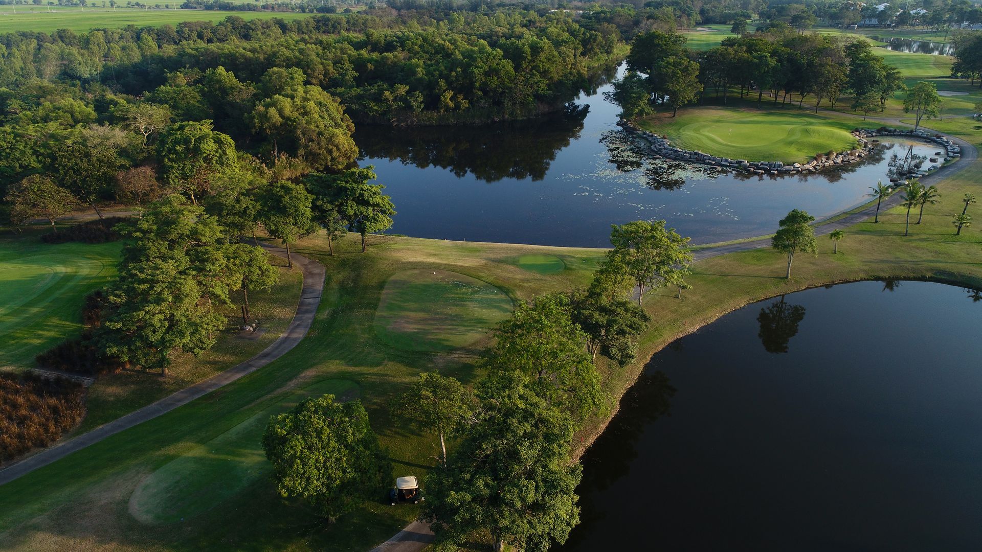 Golf Course Lotus Valley Resort - Grand Sappaya Hotel