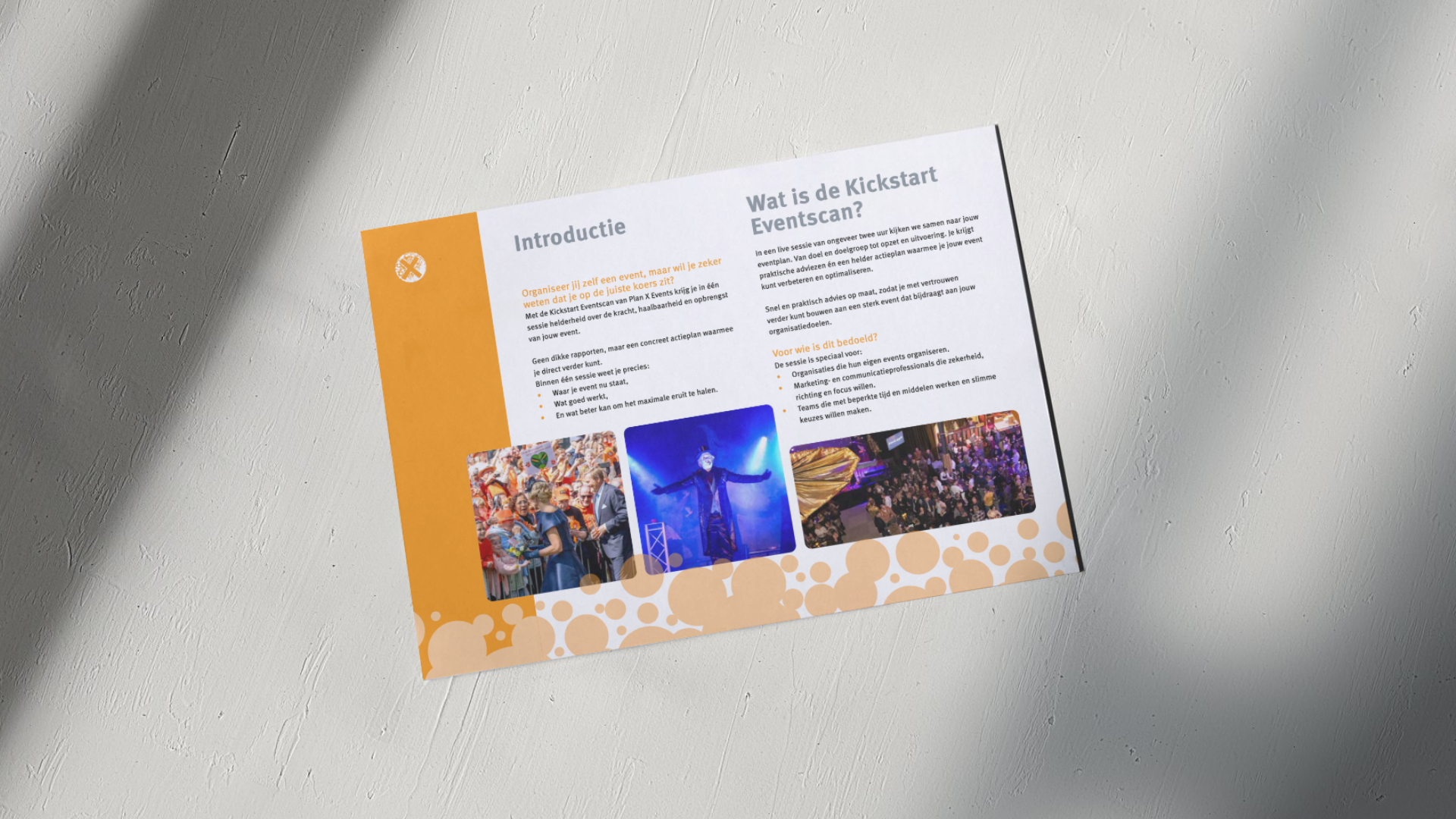 Mockup van de Kickstart Eventscan brochure van Plan X Events, beschikbaar om te downloaden en inspiratie op te doen voor evenementen.