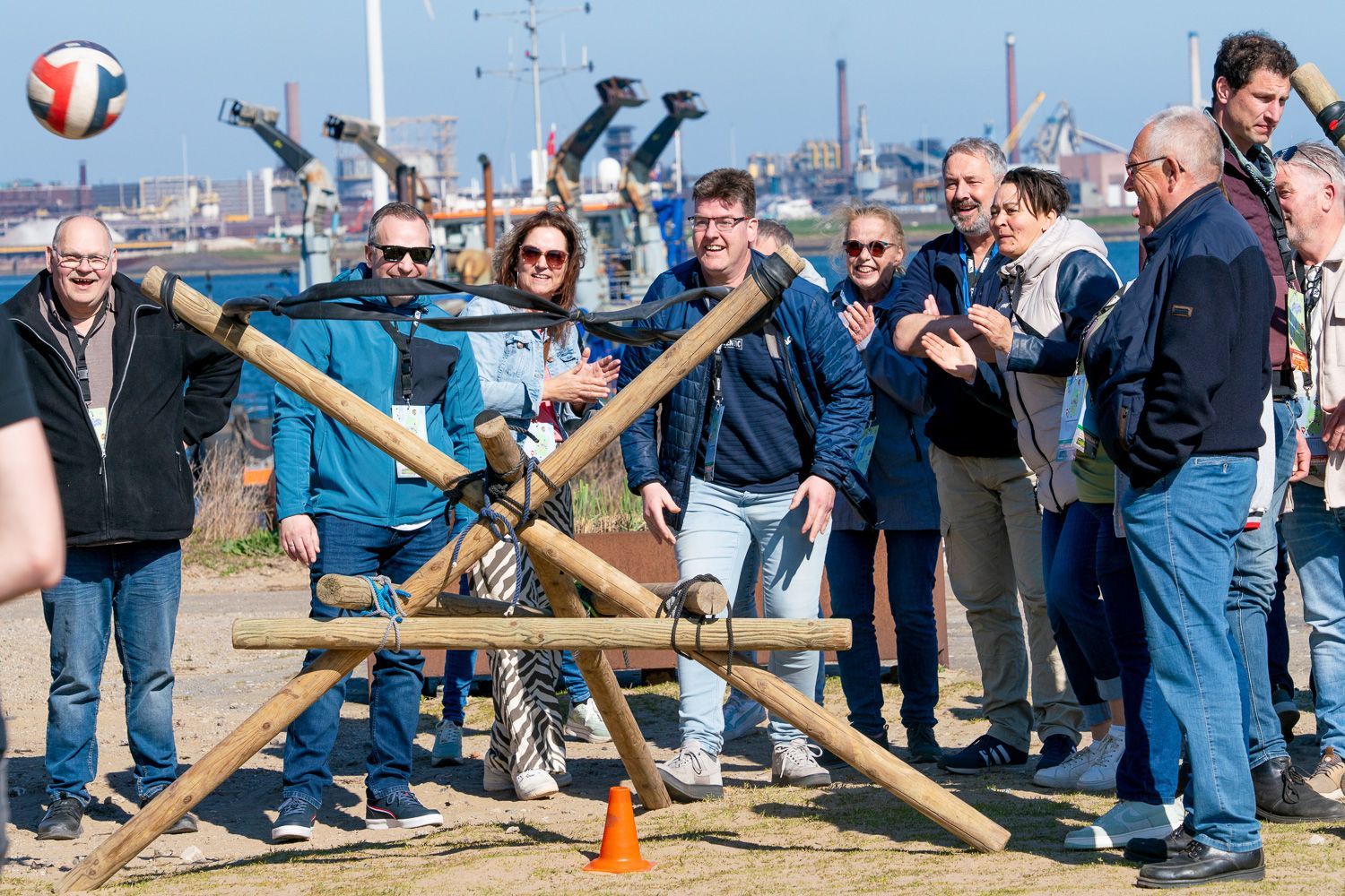 Plan X Events verzorgt interactieve teambuildingactiviteiten tijdens het jubileumweekend van Gevel Design Beek, waarbij medewerkers plezier en samenwerking ervaren.