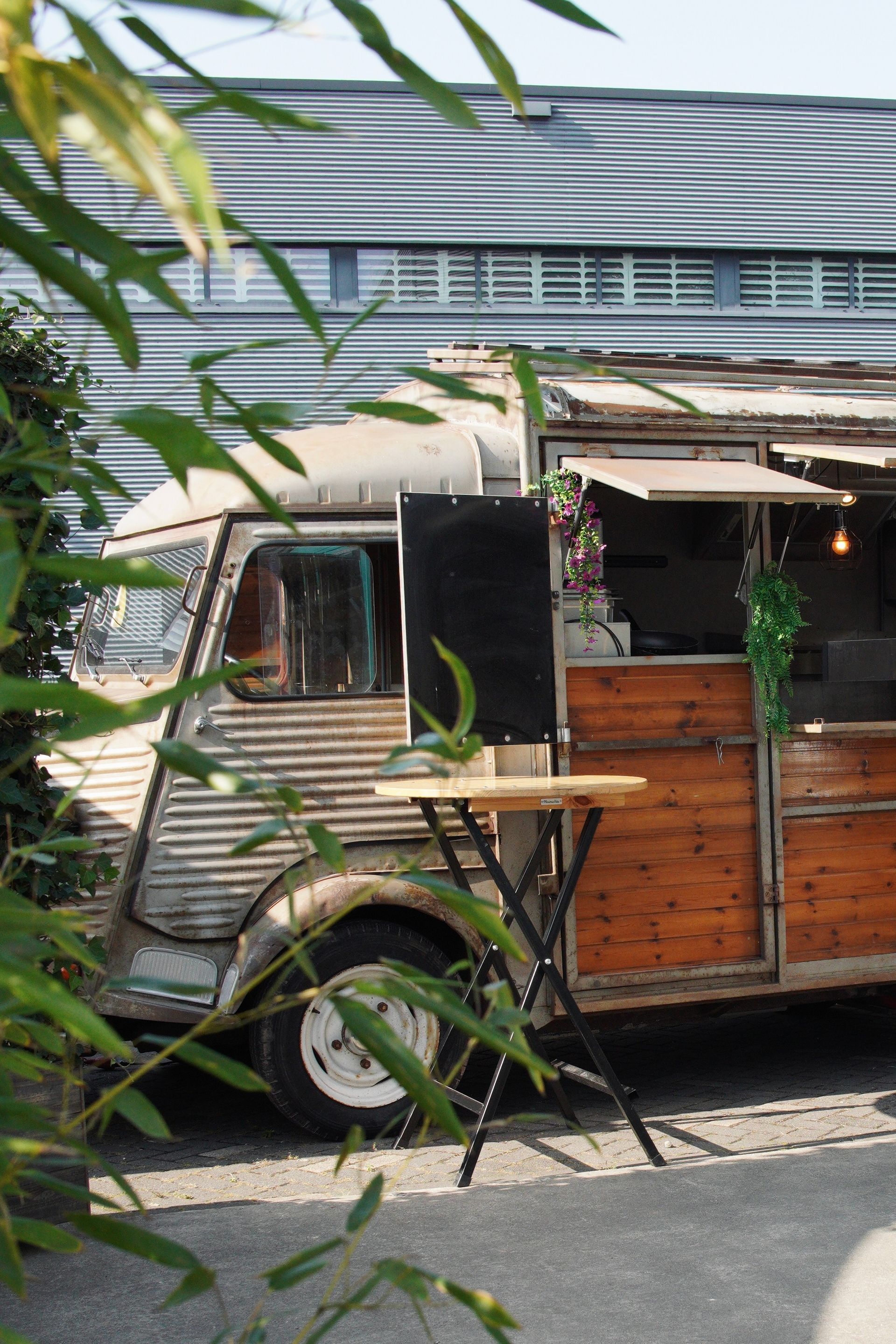 Foodtruck op het eigen terrein tijdens Life & Mobility Open Dagen in Doetinchem, logistiek en productie verzorgd door Plan X Events.