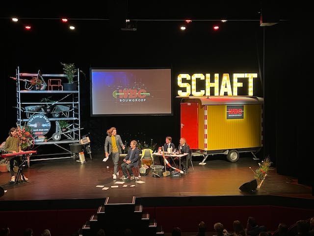 Theateroptreden van Improvisatietheater MIER tijdens ‘De vonk slaat over’, het relatie- en personeelsevent van WBC Bouwgroep, volledig geproduceerd door Plan X Events