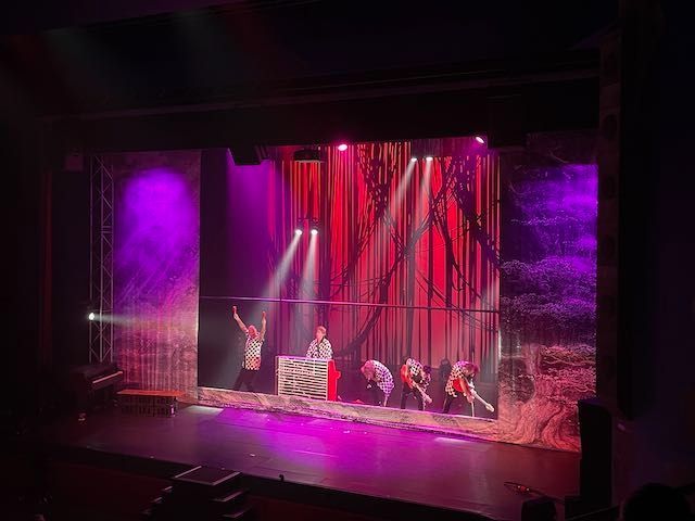 Theateroptreden van Improvisatietheater MIER tijdens ‘De vonk slaat over’, het relatie- en personeelsevent van WBC Bouwgroep, volledig geproduceerd door Plan X Events