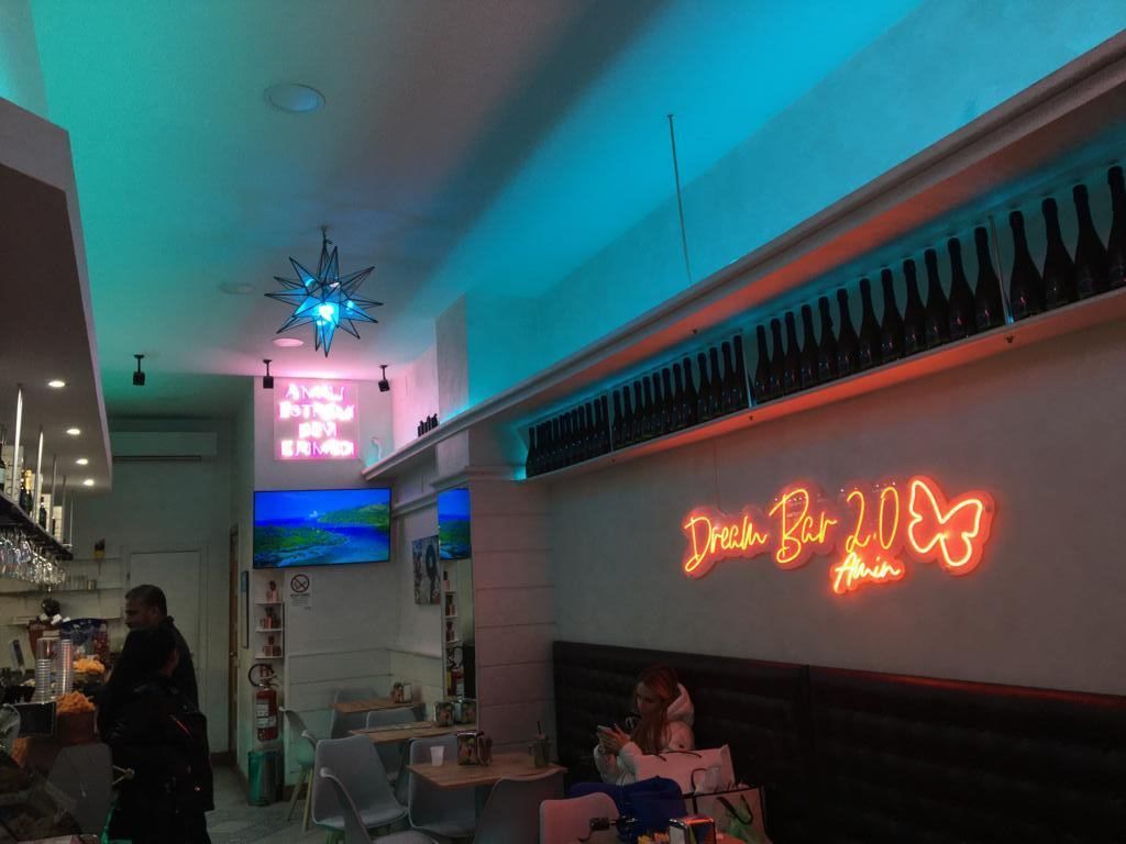 insegna luminosa al neon