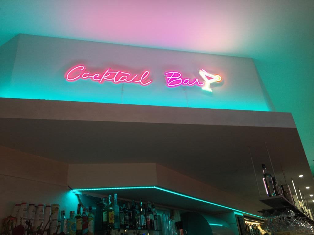 insegna luminosa al neon