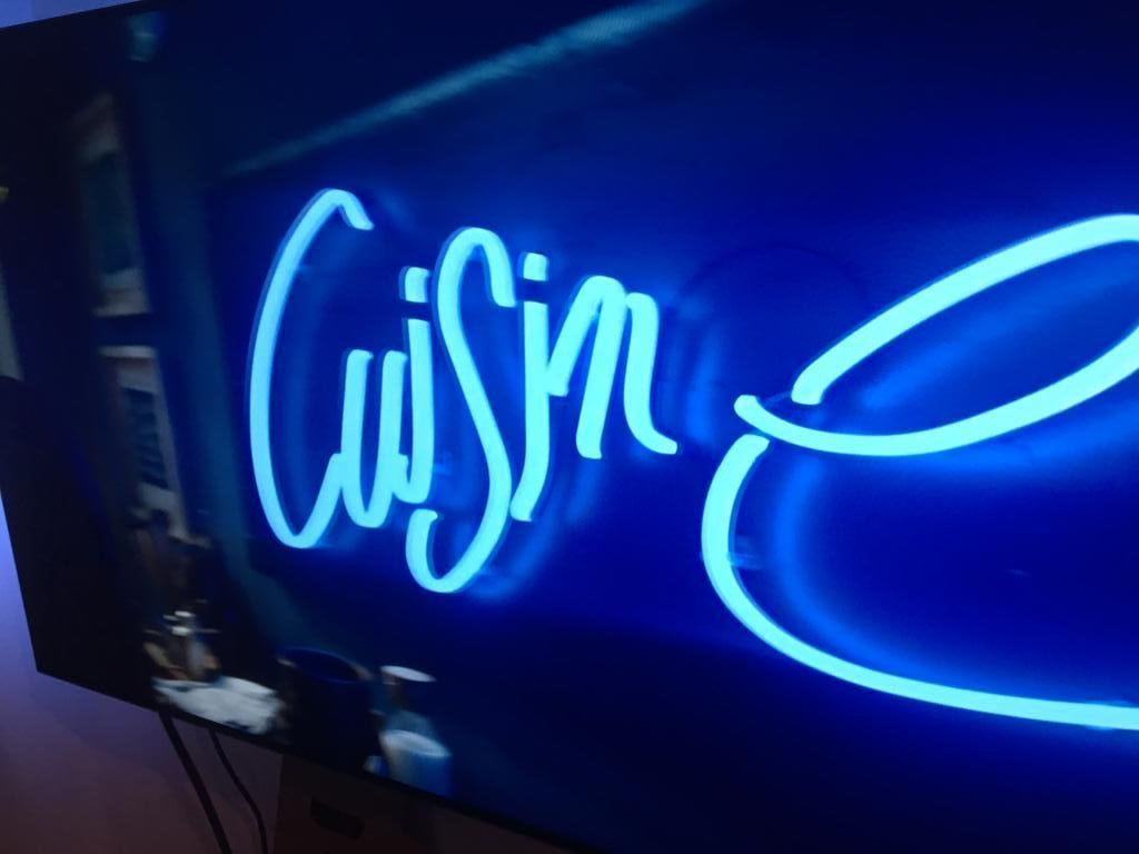 insegna luminosa al neon