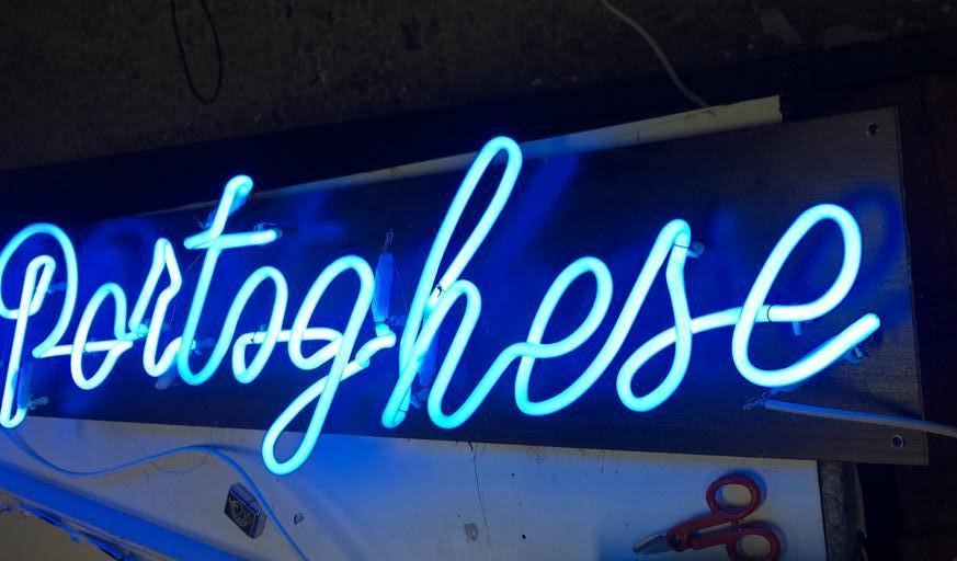 insegna luminosa al neon