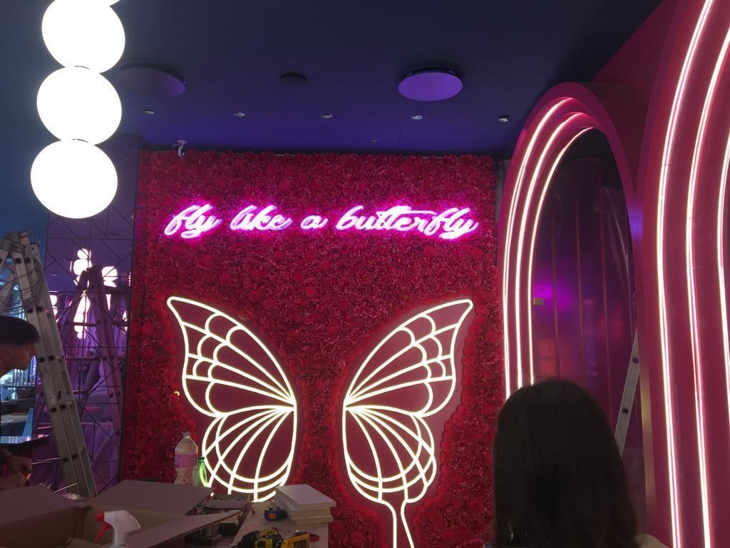 insegna luminosa al neon