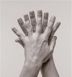 2 mani che si toccano