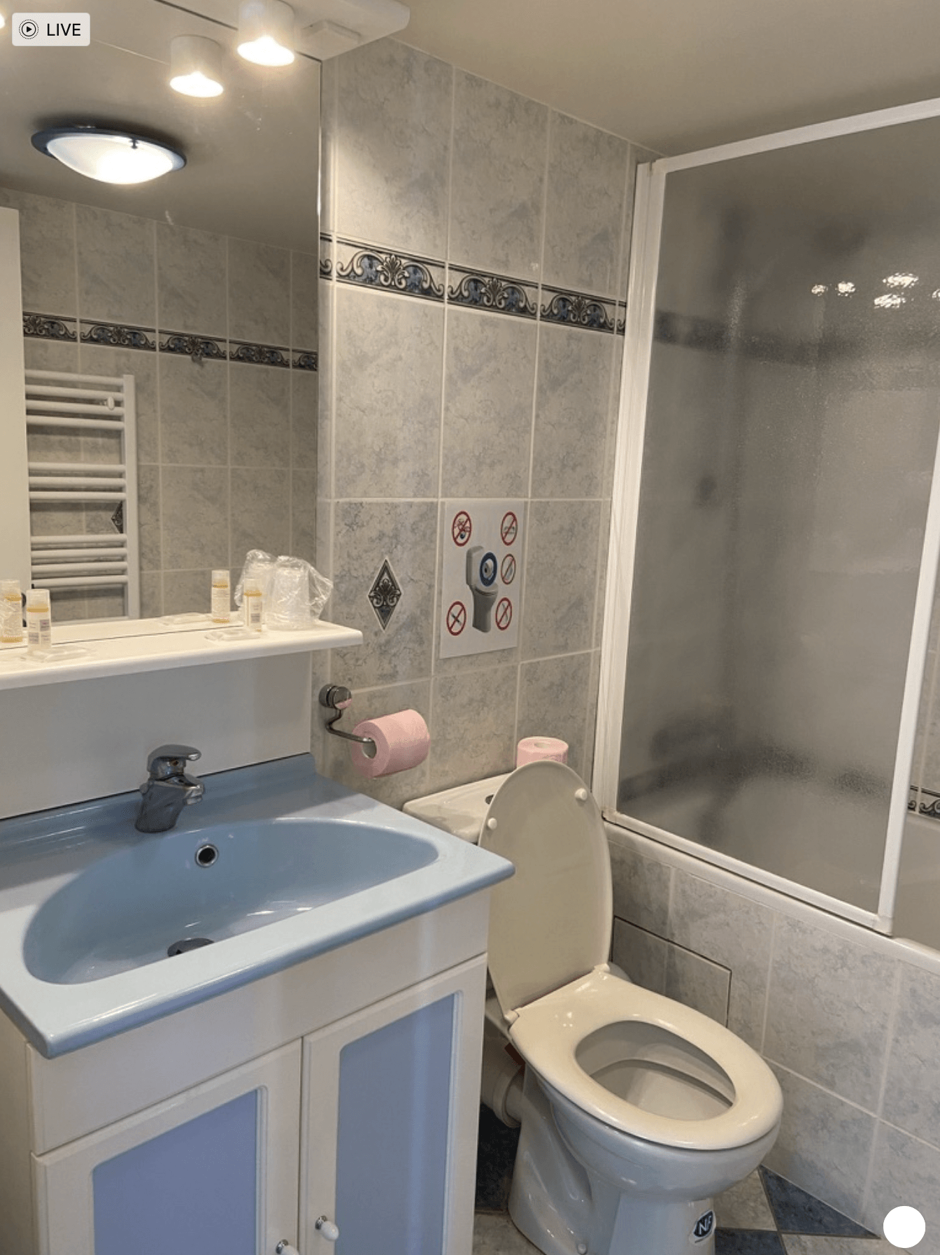 Salle de bain d'un appartement du golf de la Carte
