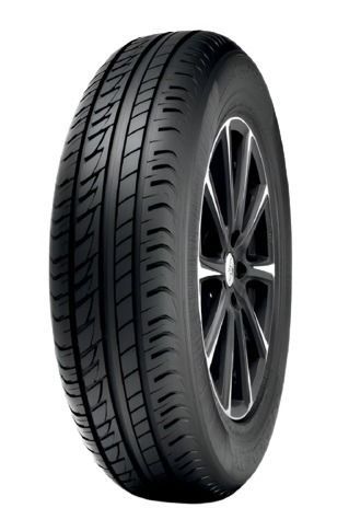 Neumático de automóvil negro sobre llanta negra y plateada, con banda de rodadura visible.