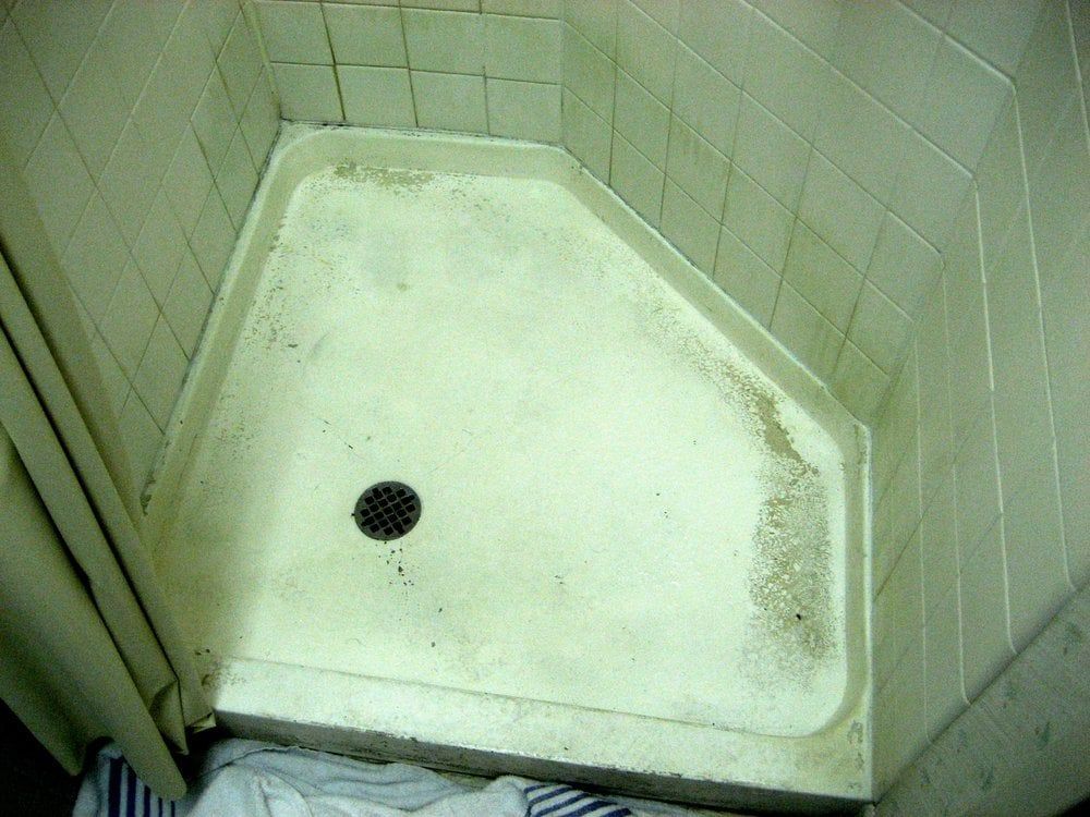 Sunrise Hospital _dirty, worn out shower in patient room