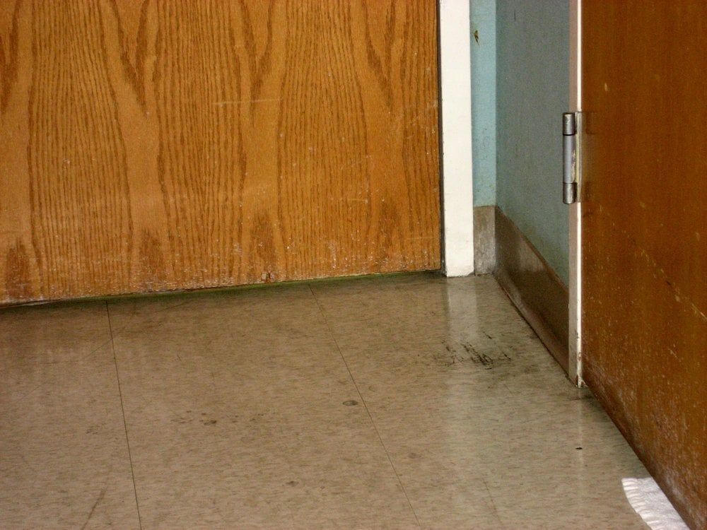 Sunrise Hospital_unclean floor in a patient room