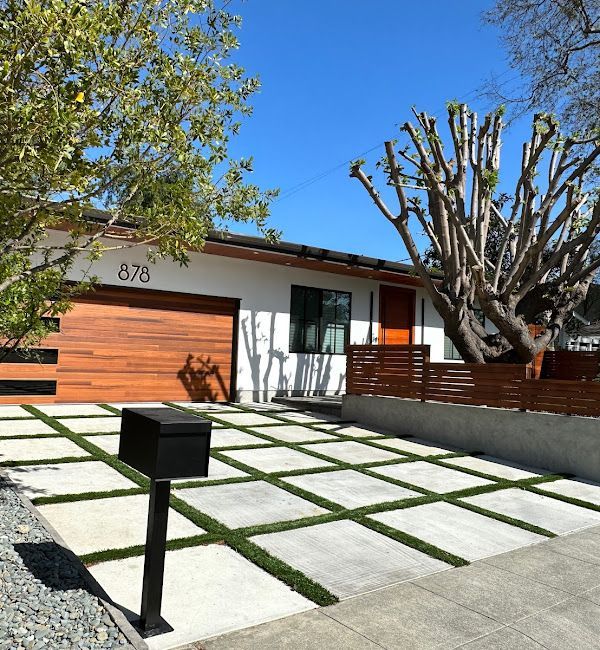 A house with 876 on the front of it