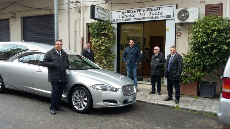 Esterni agenzia funebre