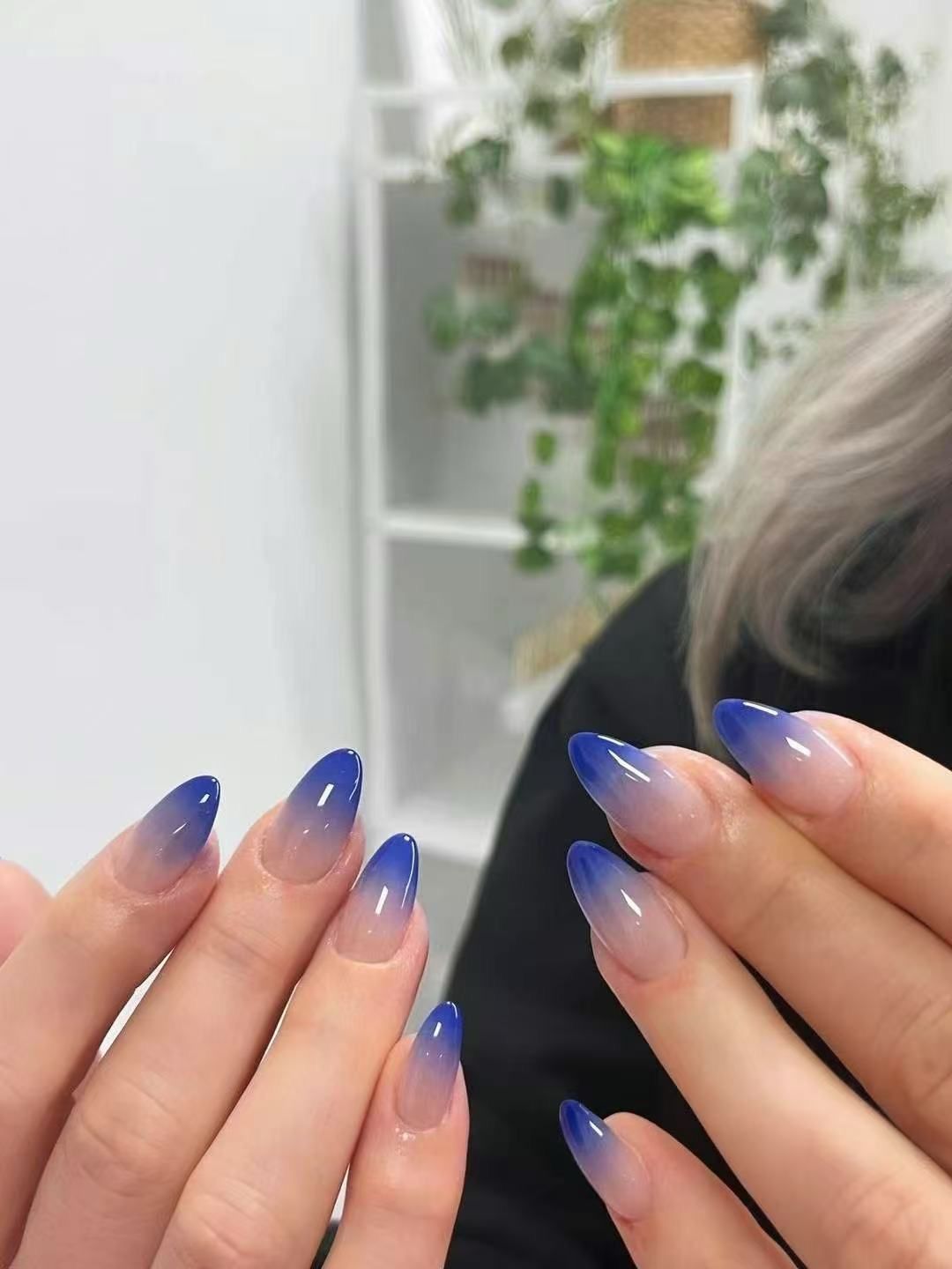 capelli biondi con piega mossa