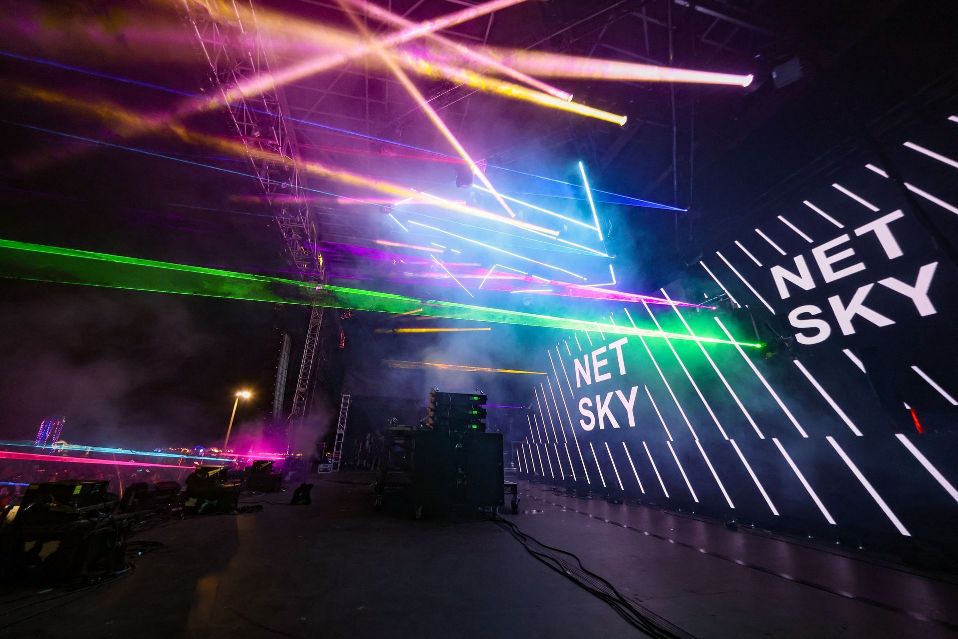 A stage with a sign that says net sky on it