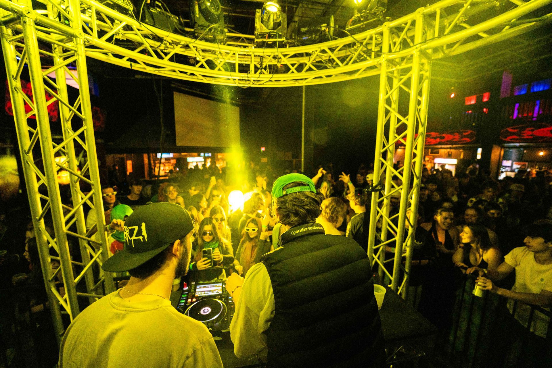 A man wearing a hat with the letter a on it