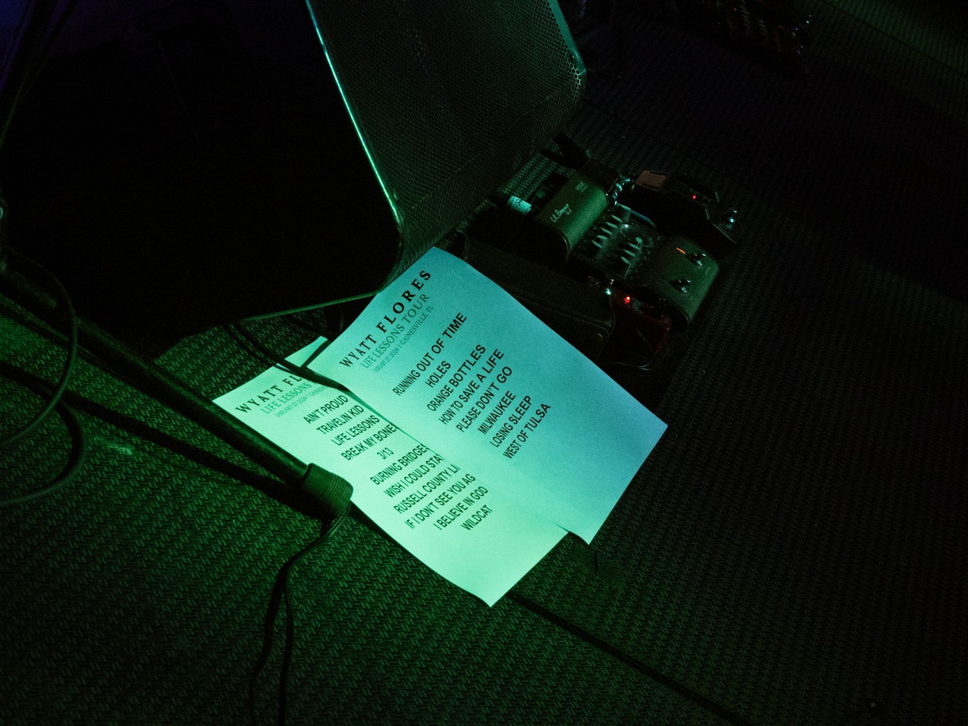 A sheet of paper with the word flowers on it