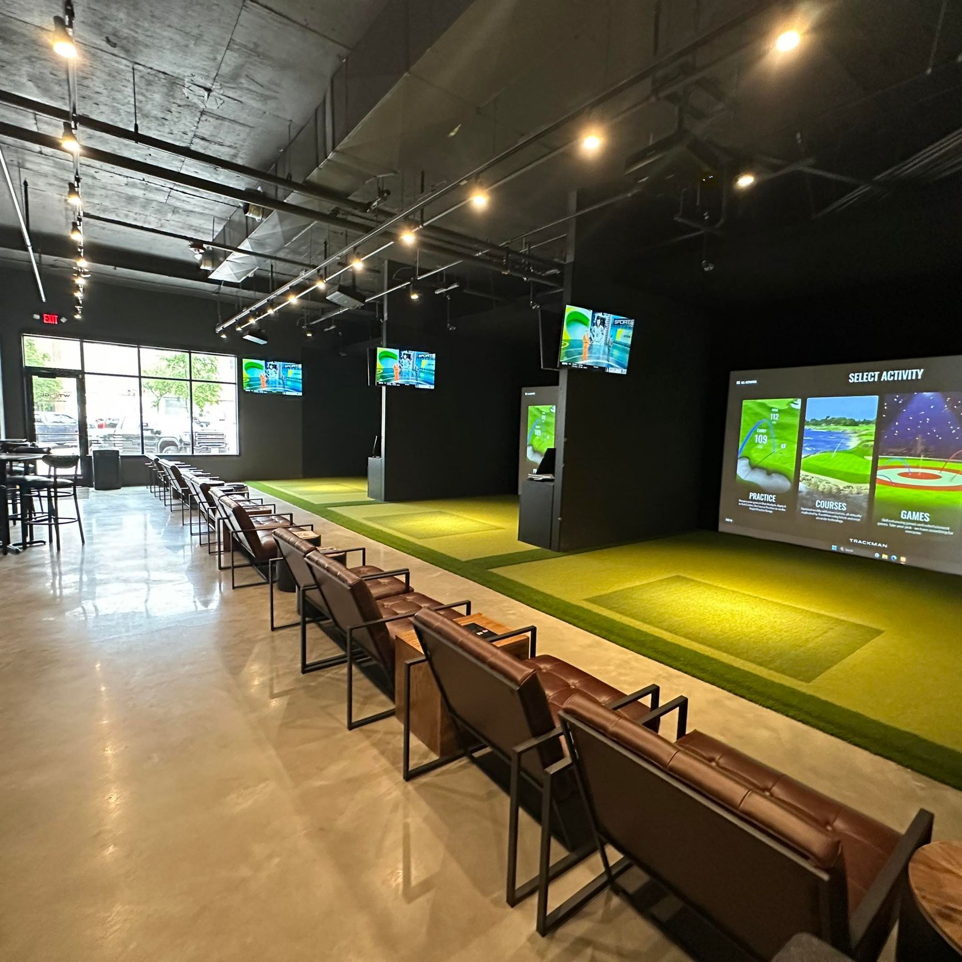 West Texas Golf Lounge - Photo 3