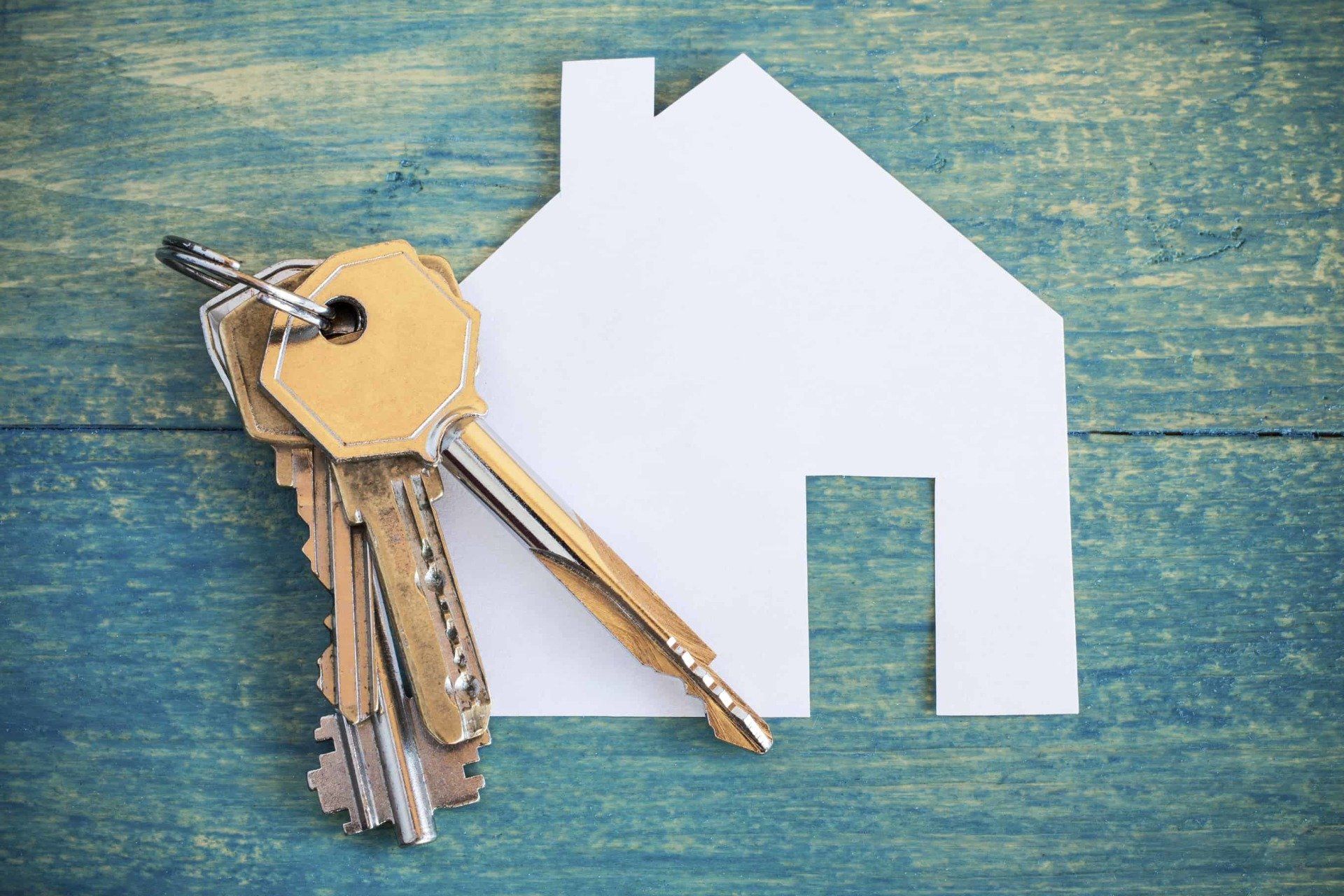 keys-over-a-paper-house
