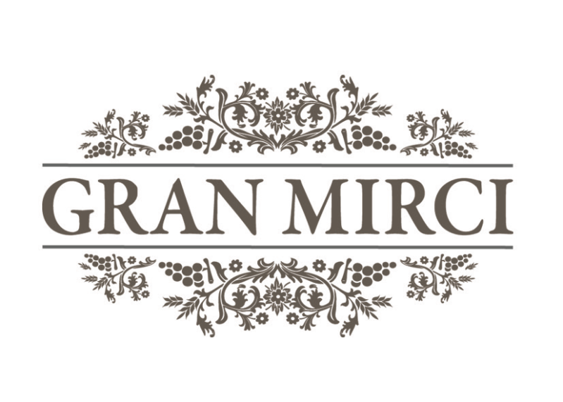 Un logo per gran mirci con un disegno floreale