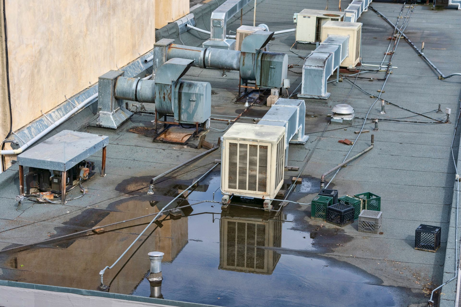 The roof of a building with a lot of water on it.