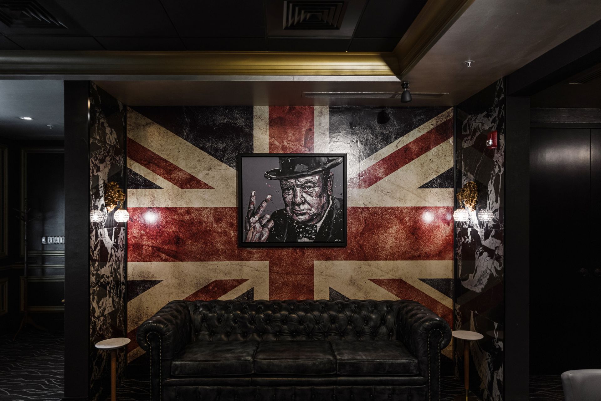 The London Club Lounge in Naples