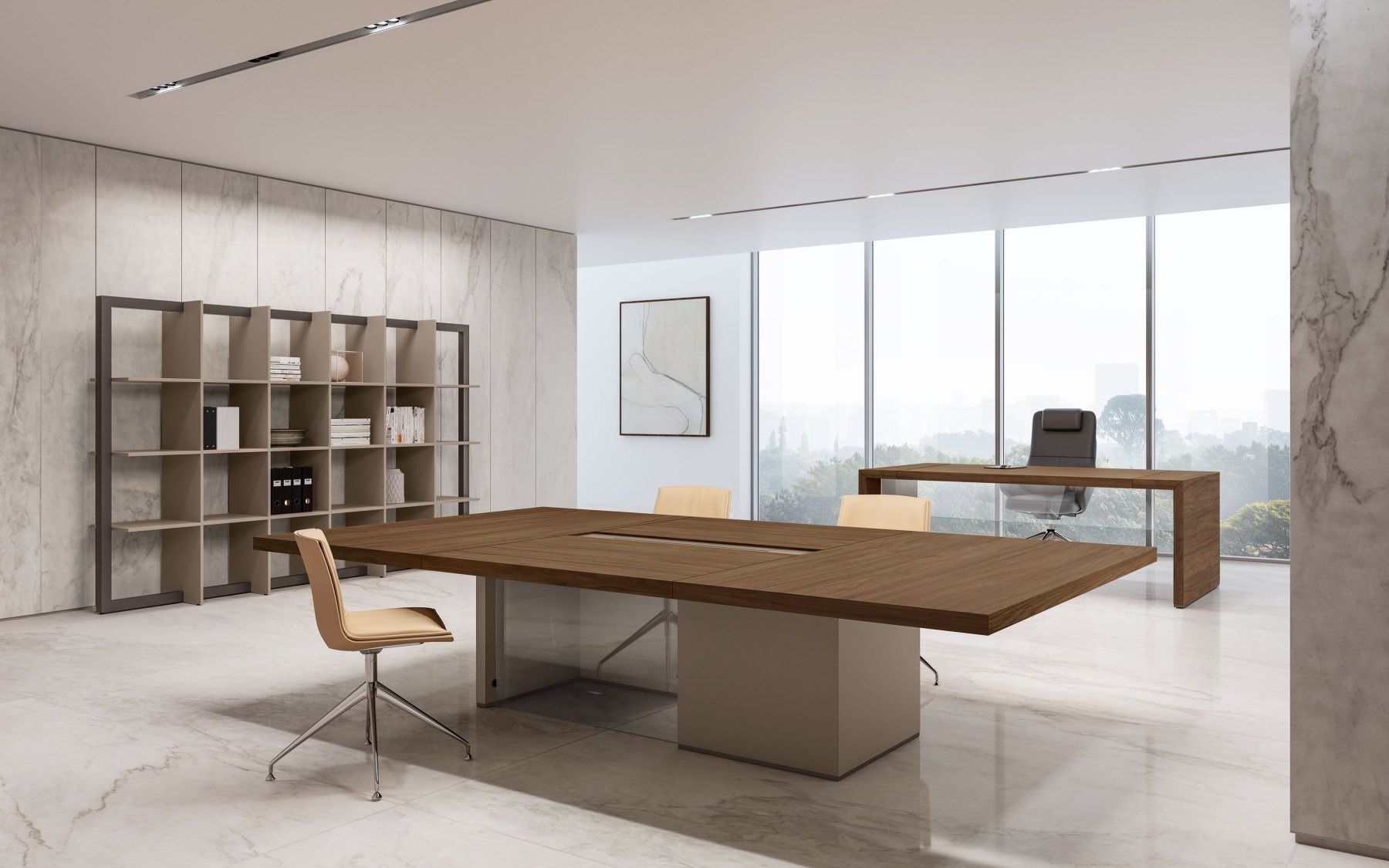 Un ufficio moderno con un grande tavolo da conferenza in legno con base chiara, sedie abbinate e una mensola alta.