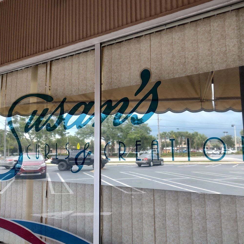 Glass Window with Business Name — Largo, FL — Susan's Curls & Creations
