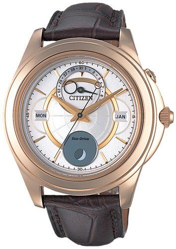 Un orologio Citizen con cinturino in pelle marrone su sfondo bianco