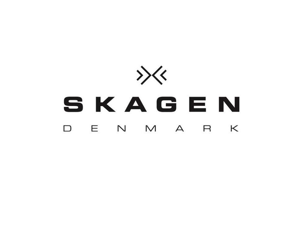 Il logo di Skagen Danimarca è in bianco e nero su sfondo bianco.